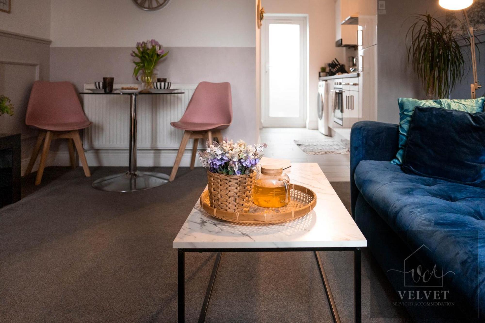 1 Bed House , Free Wifi,free Parking,leasure,business Apartment *