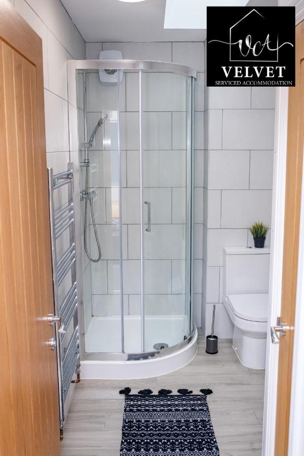 1 Bed House , Free Wifi,free Parking,leasure,business *